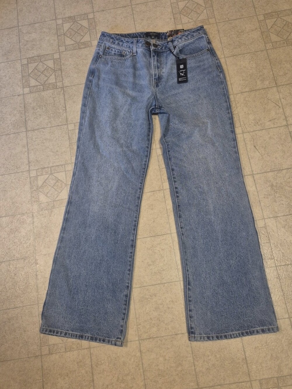 Ed Hardy Women's Baggy Light Wash Jeans Size 30 - Picture 6 of 8